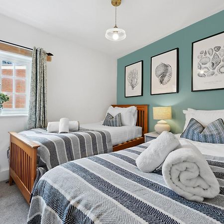 2 Bedrooms Stunning Westgate Cottage Retreat, Central Winchester, Free On-Street Parking Permit, With Garden Close To Cathedral - Sleeps 6, Pets Are Welcome, Summer Special Offer! - By Blue Puffin Stays Extérieur photo