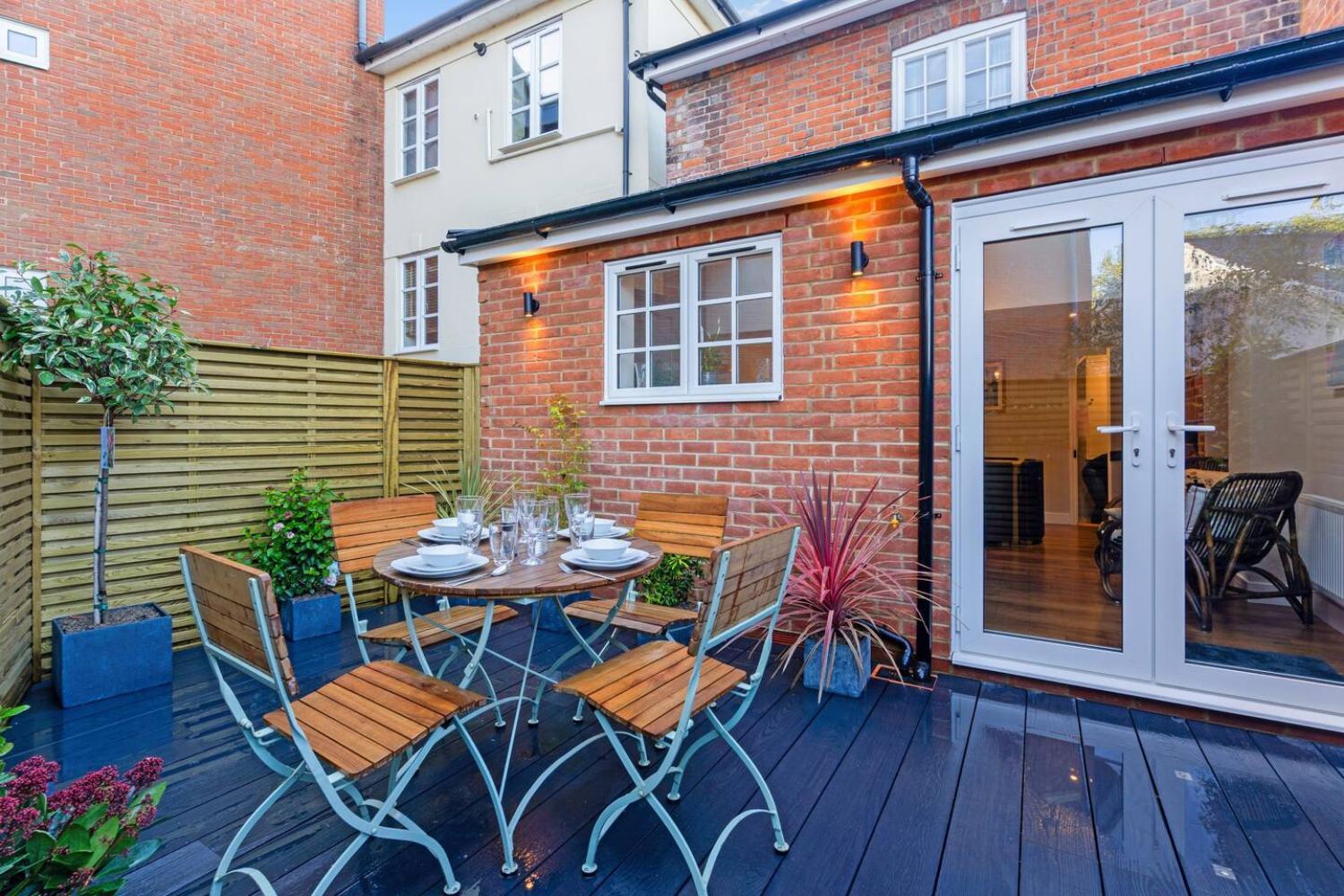 2 Bedrooms Stunning Westgate Cottage Retreat, Central Winchester, Free On-Street Parking Permit, With Garden Close To Cathedral - Sleeps 6, Pets Are Welcome, Summer Special Offer! - By Blue Puffin Stays Extérieur photo