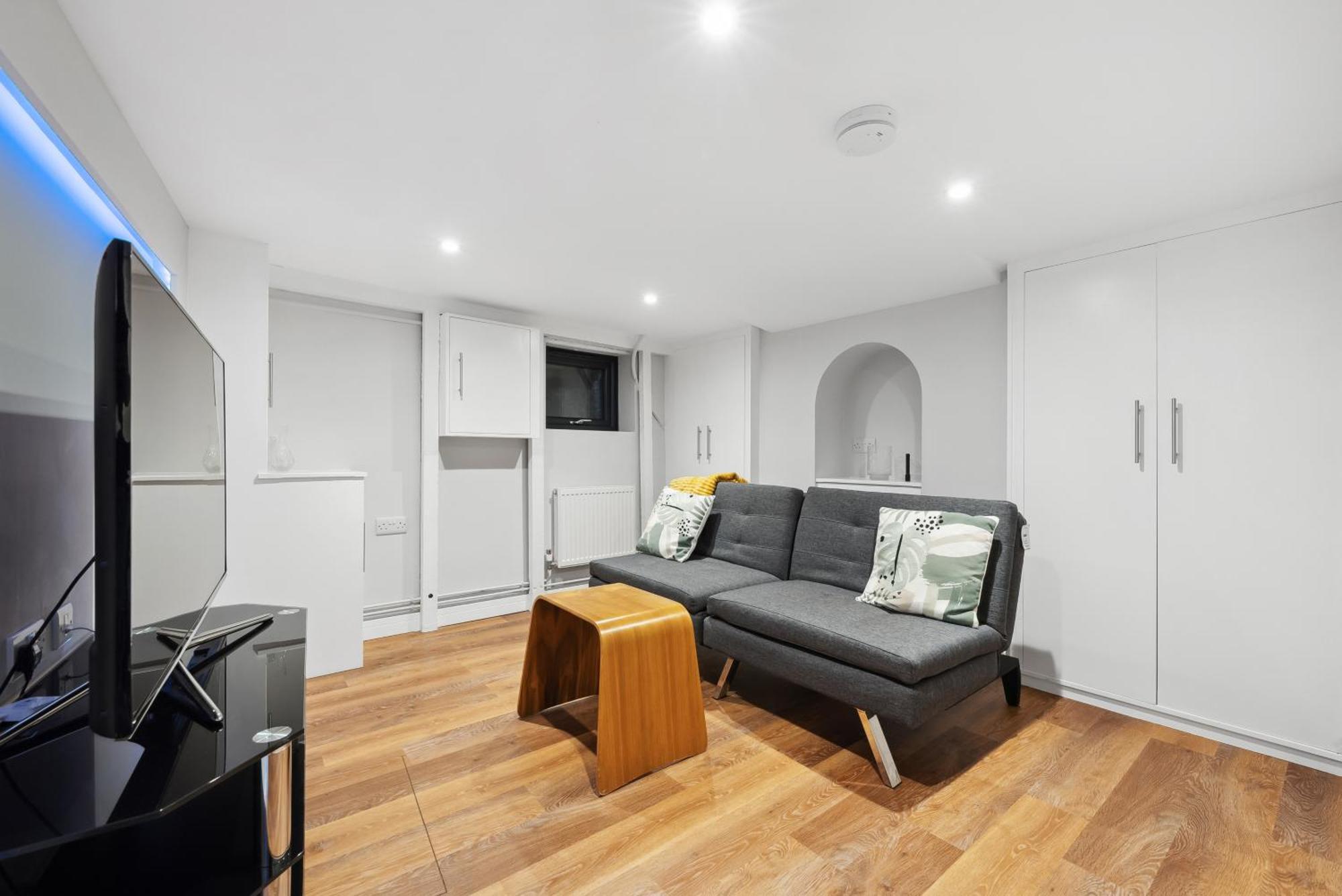 2 Bedrooms Stunning Westgate Cottage Retreat, Central Winchester, Free On-Street Parking Permit, With Garden Close To Cathedral - Sleeps 6, Pets Are Welcome, Summer Special Offer! - By Blue Puffin Stays Extérieur photo