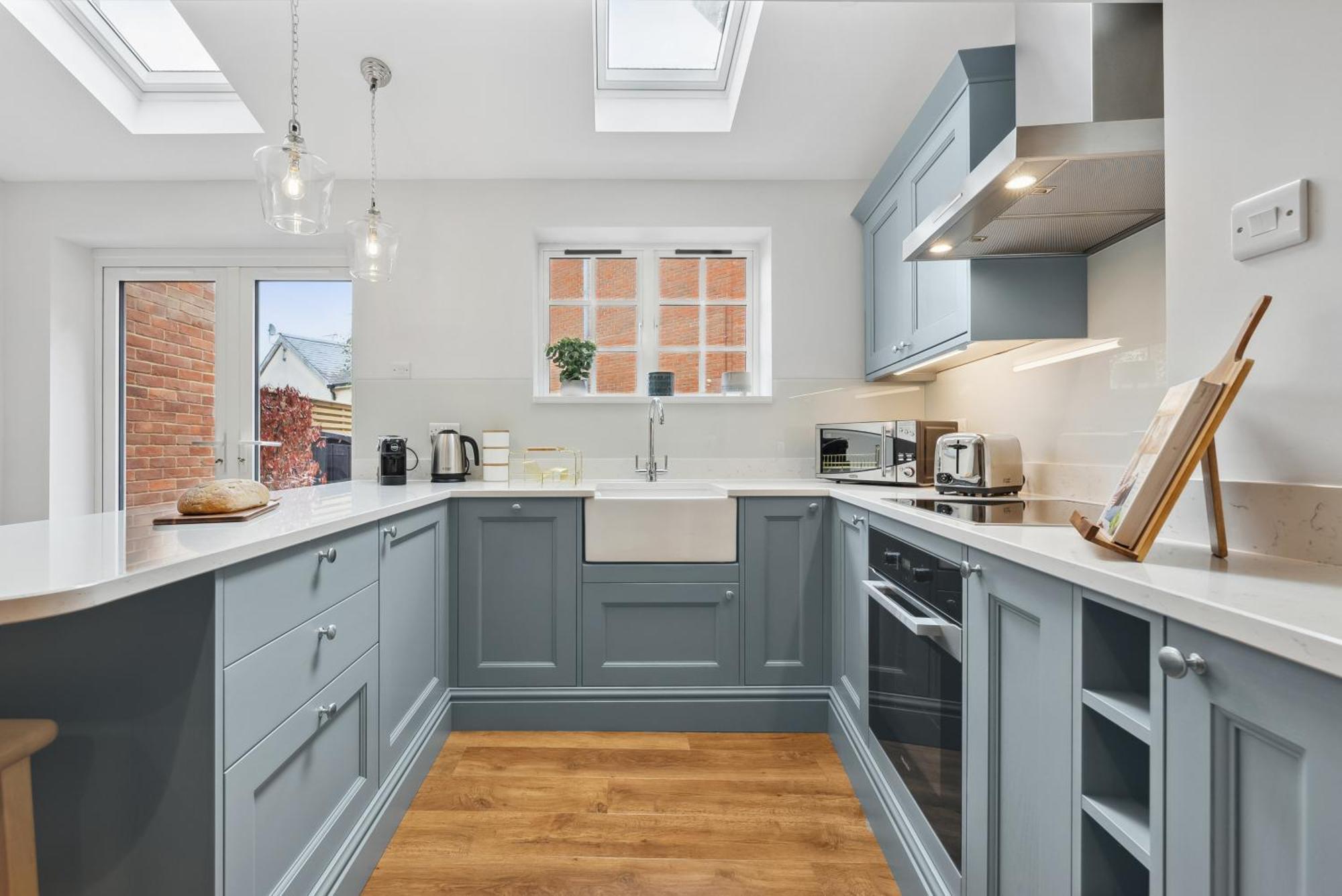 2 Bedrooms Stunning Westgate Cottage Retreat, Central Winchester, Free On-Street Parking Permit, With Garden Close To Cathedral - Sleeps 6, Pets Are Welcome, Summer Special Offer! - By Blue Puffin Stays Extérieur photo