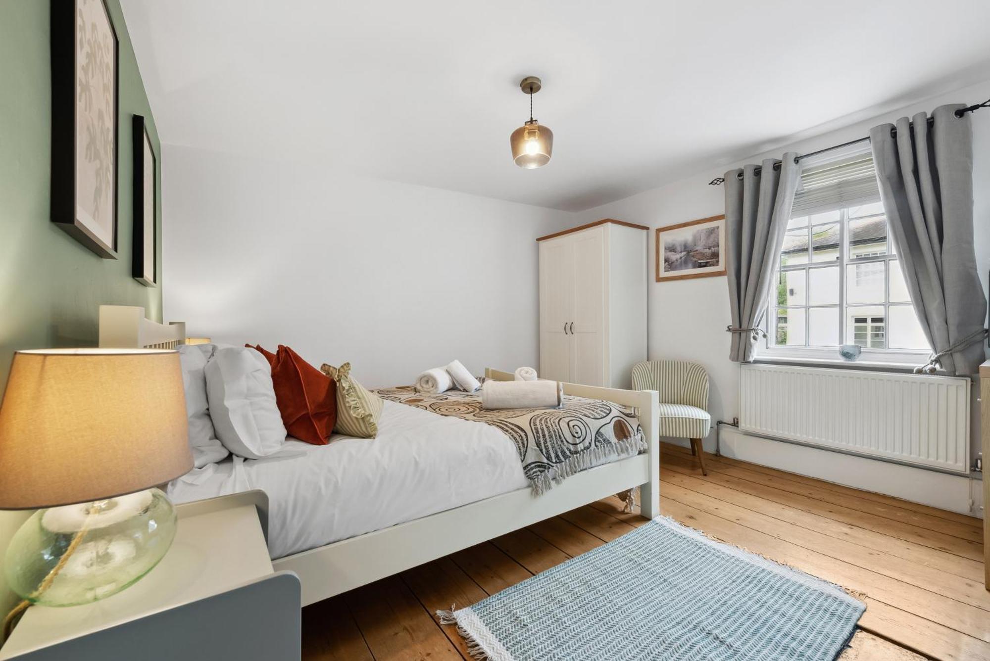 2 Bedrooms Stunning Westgate Cottage Retreat, Central Winchester, Free On-Street Parking Permit, With Garden Close To Cathedral - Sleeps 6, Pets Are Welcome, Summer Special Offer! - By Blue Puffin Stays Extérieur photo