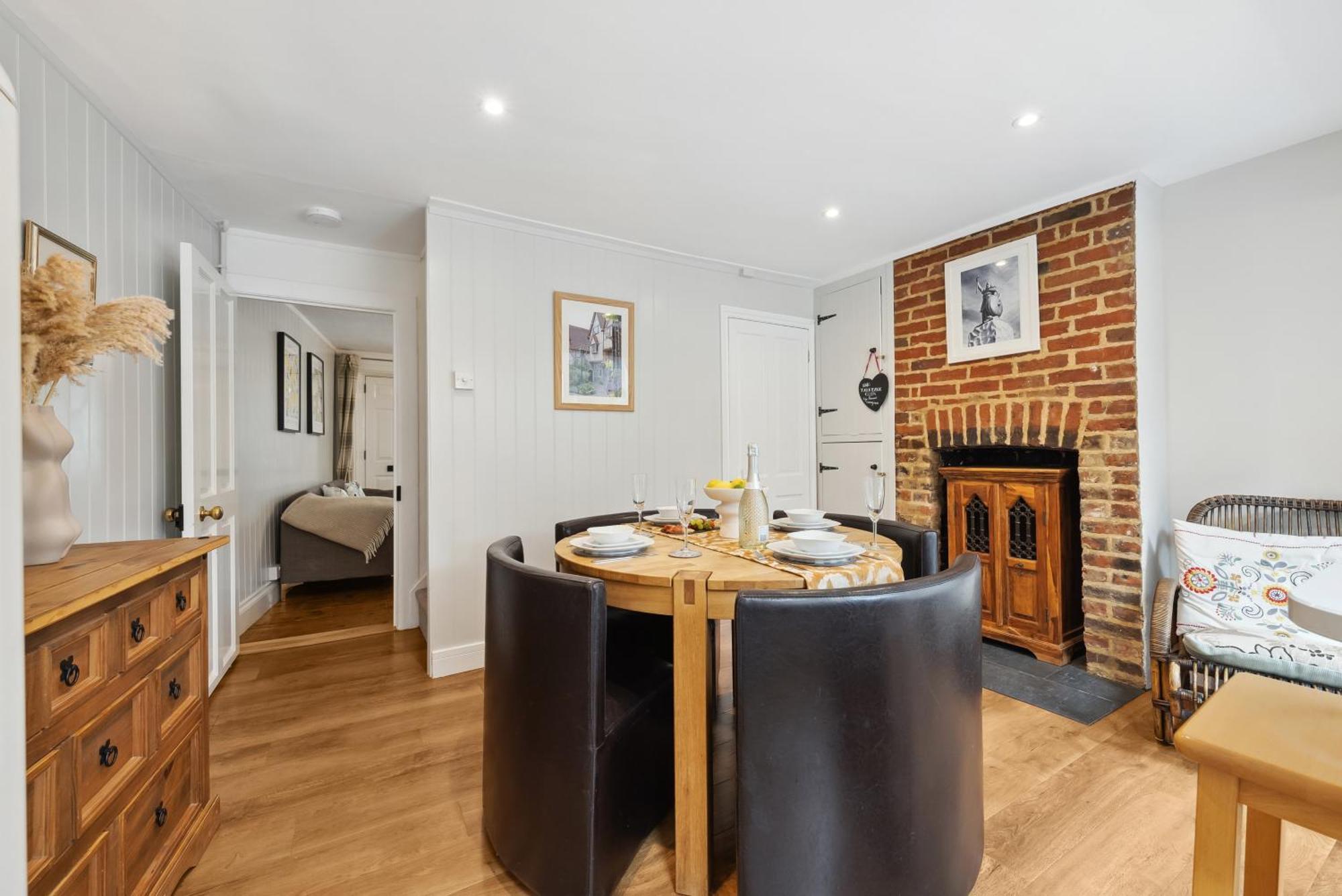 2 Bedrooms Stunning Westgate Cottage Retreat, Central Winchester, Free On-Street Parking Permit, With Garden Close To Cathedral - Sleeps 6, Pets Are Welcome, Summer Special Offer! - By Blue Puffin Stays Extérieur photo
